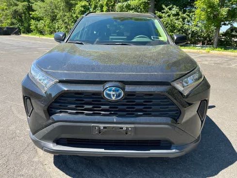 Used 2022 Toyota RAV4 LE AWD/4WD image 2