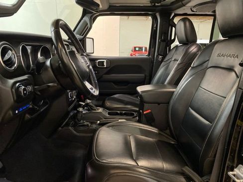 Used 2022 Jeep Wrangler Unlimited Sahara AWD/4WD image 19