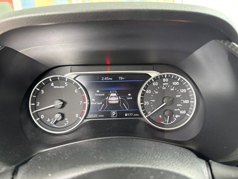 Used 2025 Nissan Sentra SV FWD image 17