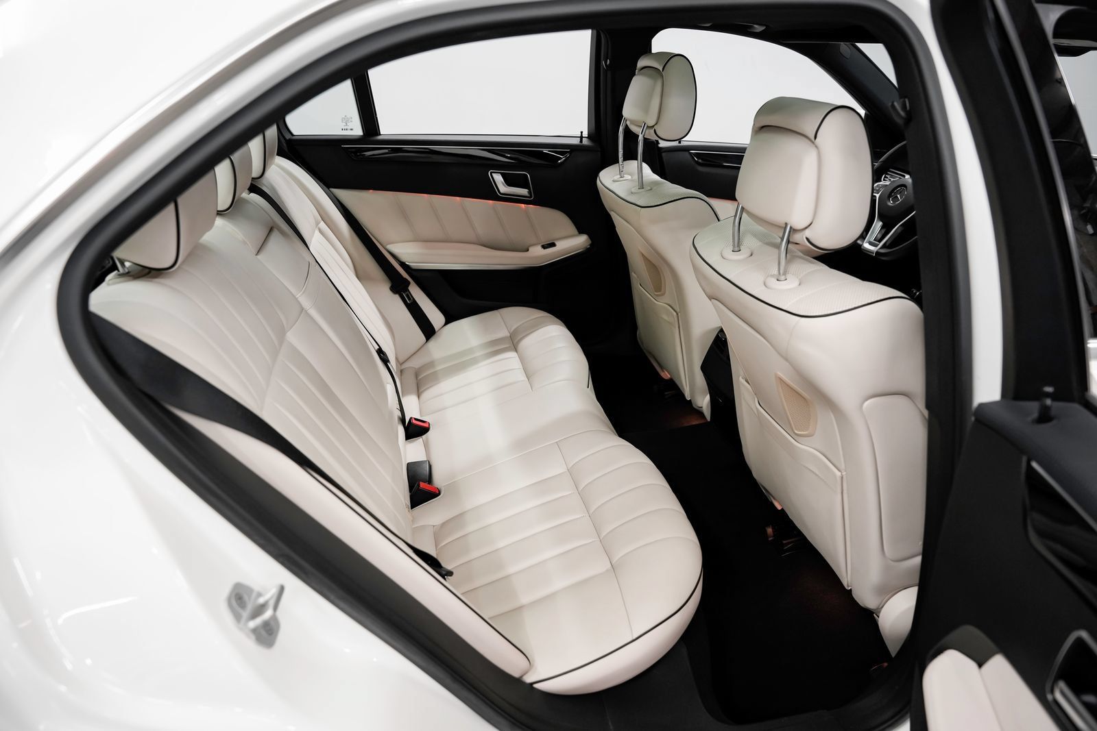 Used 2015 Mercedes-Benz E 400 Sedan image 30