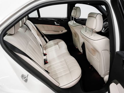 Used 2015 Mercedes-Benz E 400 Sedan image 30