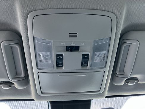 Used 2018 Toyota RAV4 Limited image 28