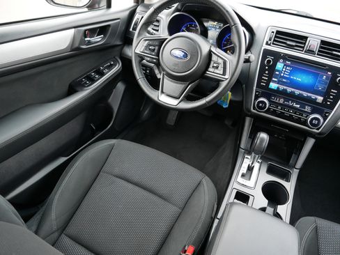 Used 2019 Subaru Outback 2.5i Premium image 9
