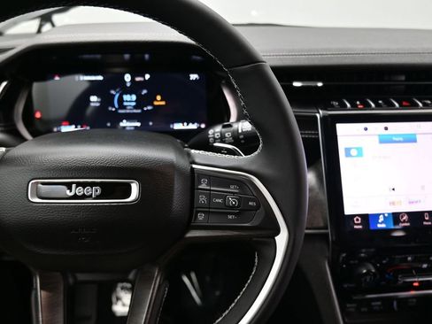 New 2025 Jeep Grand Cherokee Limited w/ Luxury Tech Group II image 19