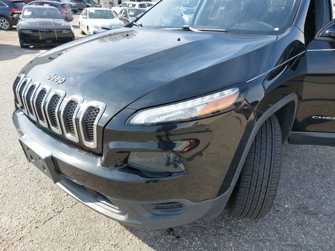 Used 2016 Jeep Cherokee Sport image 31