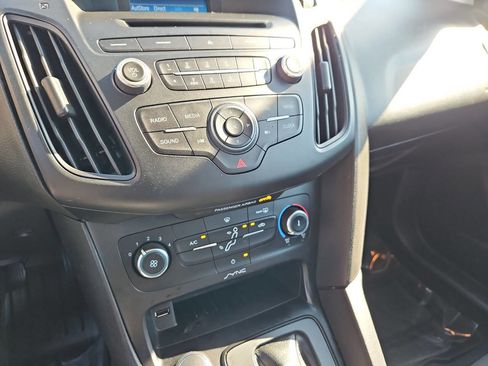 Used 2016 Ford Focus SE image 19