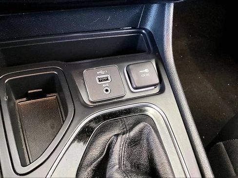 Used 2020 Jeep Cherokee Limited FWD image 24