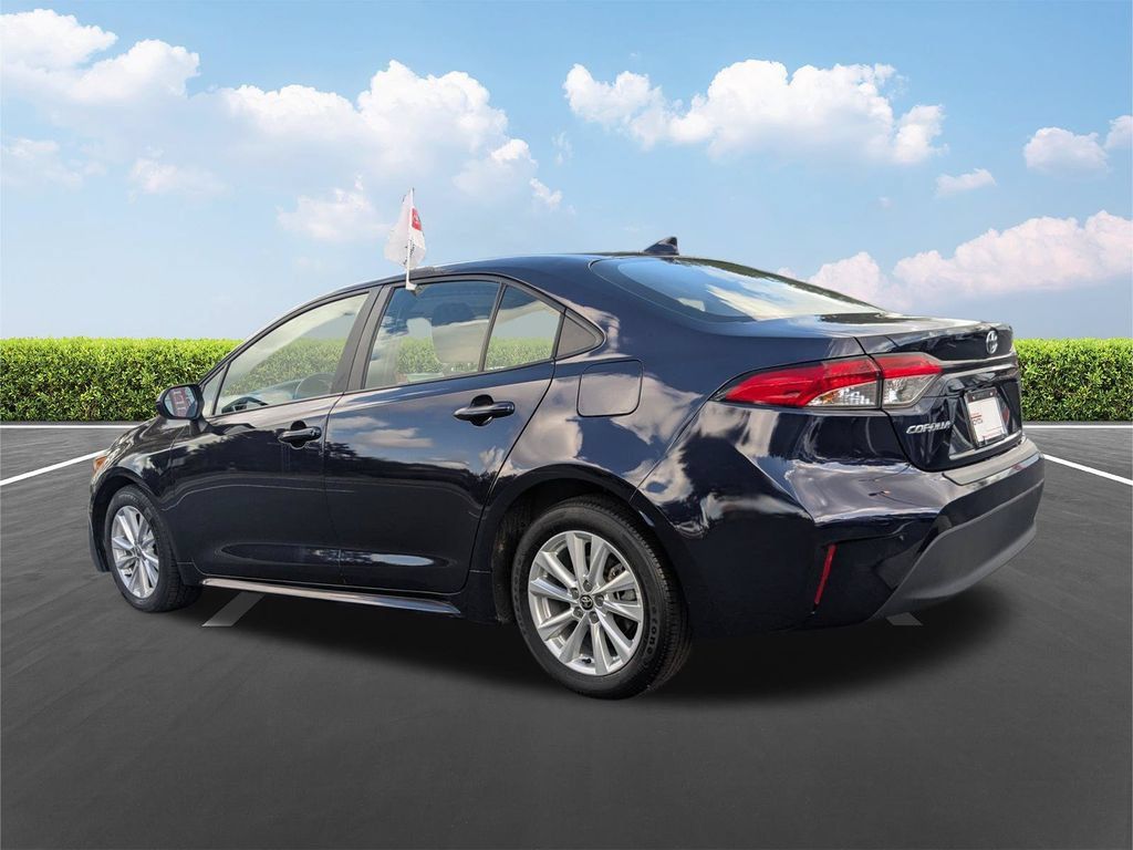 Used 2025 Toyota Corolla LE w/ LE Premium Package FWD image 7