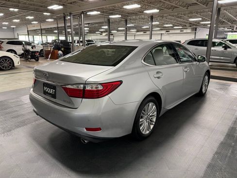 Used 2013 Lexus ES 350 w/ Luxury Pkg FWD image 4