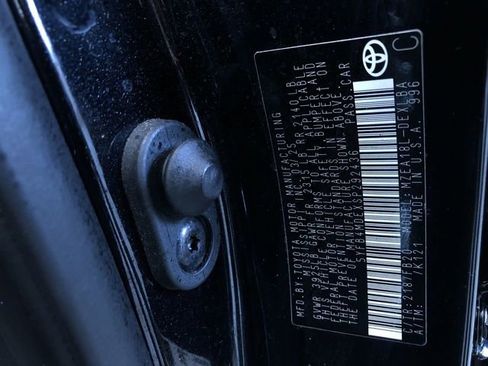 Certified 2025 Toyota Corolla LE image 32