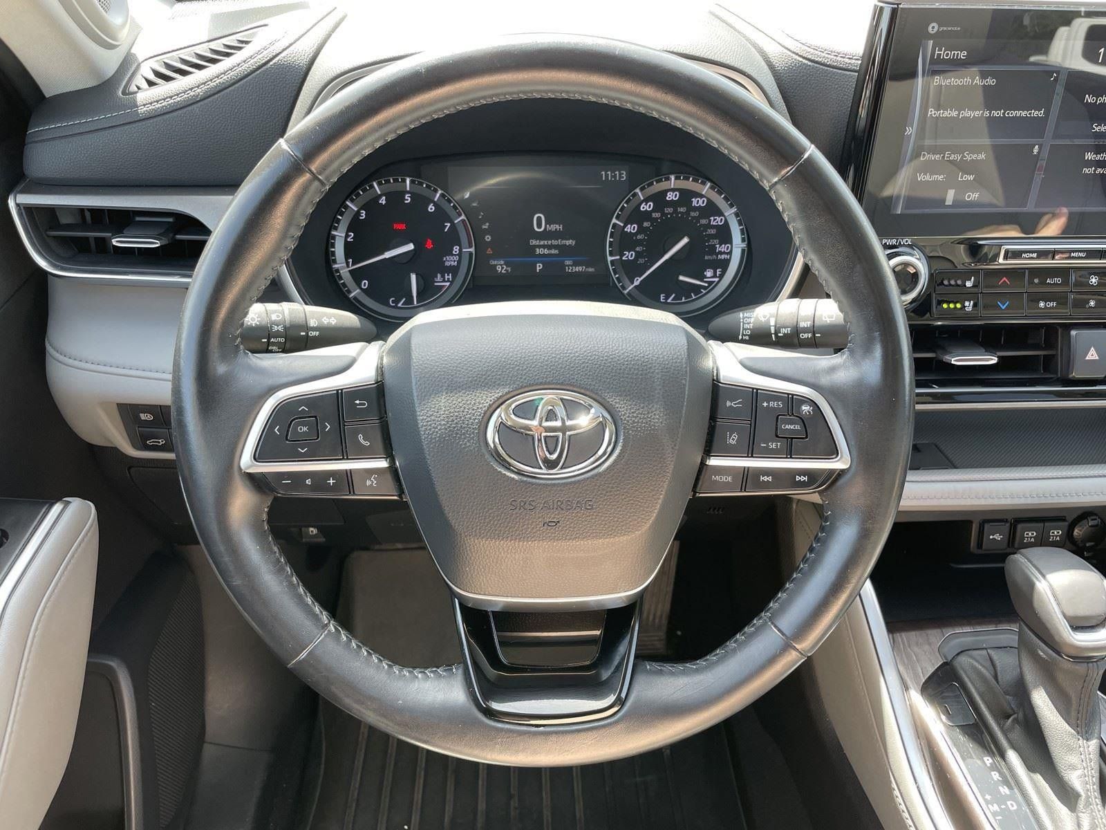 Used 2020 Toyota Highlander Limited FWD image 15