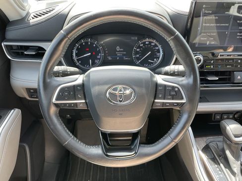 Used 2020 Toyota Highlander Limited FWD image 15
