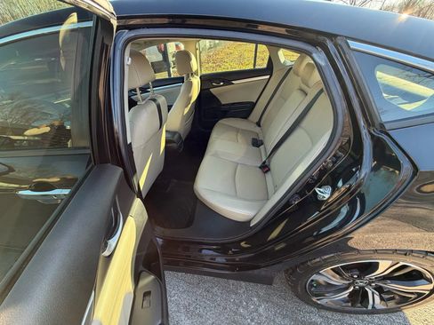 Used 2018 Honda Civic Touring image 19