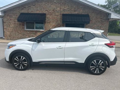Used 2019 Nissan Kicks SR w/ SR Premium Package FWD image 10