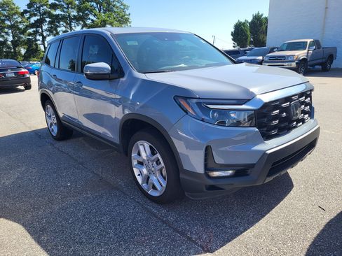 Used 2025 Honda Passport EX-L image 3