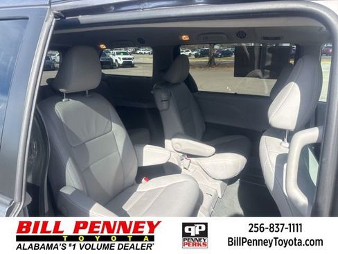 Used 2020 Toyota Sienna XLE image 16