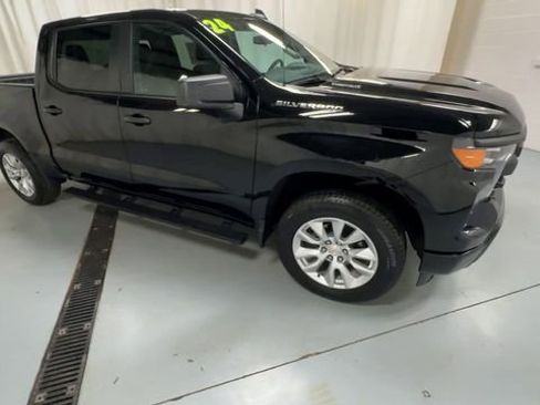 Used 2024 Chevrolet Silverado 1500 Custom image 2