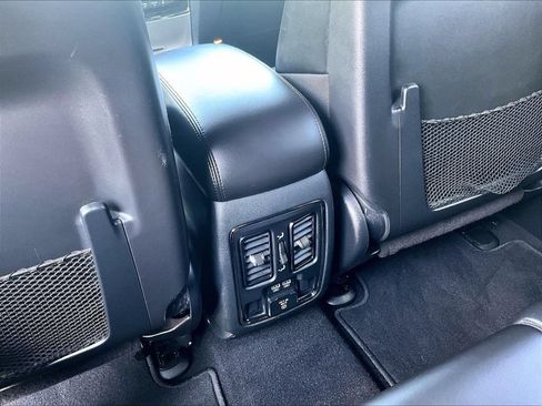 Used 2020 Jeep Grand Cherokee Limited AWD/4WD image 28