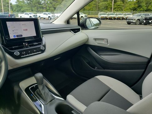 Used 2025 Toyota Corolla LE FWD image 19