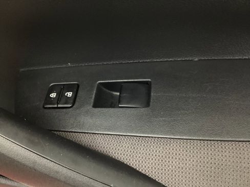 Used 2021 Toyota Corolla LE FWD image 38