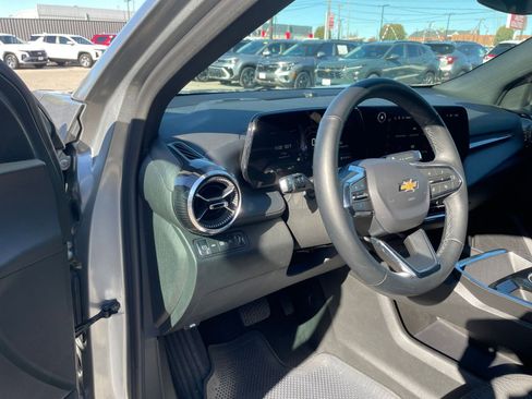Used 2025 Chevrolet Equinox LT image 33
