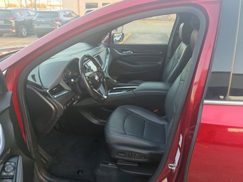 Used 2024 Buick Enclave Premium image 3