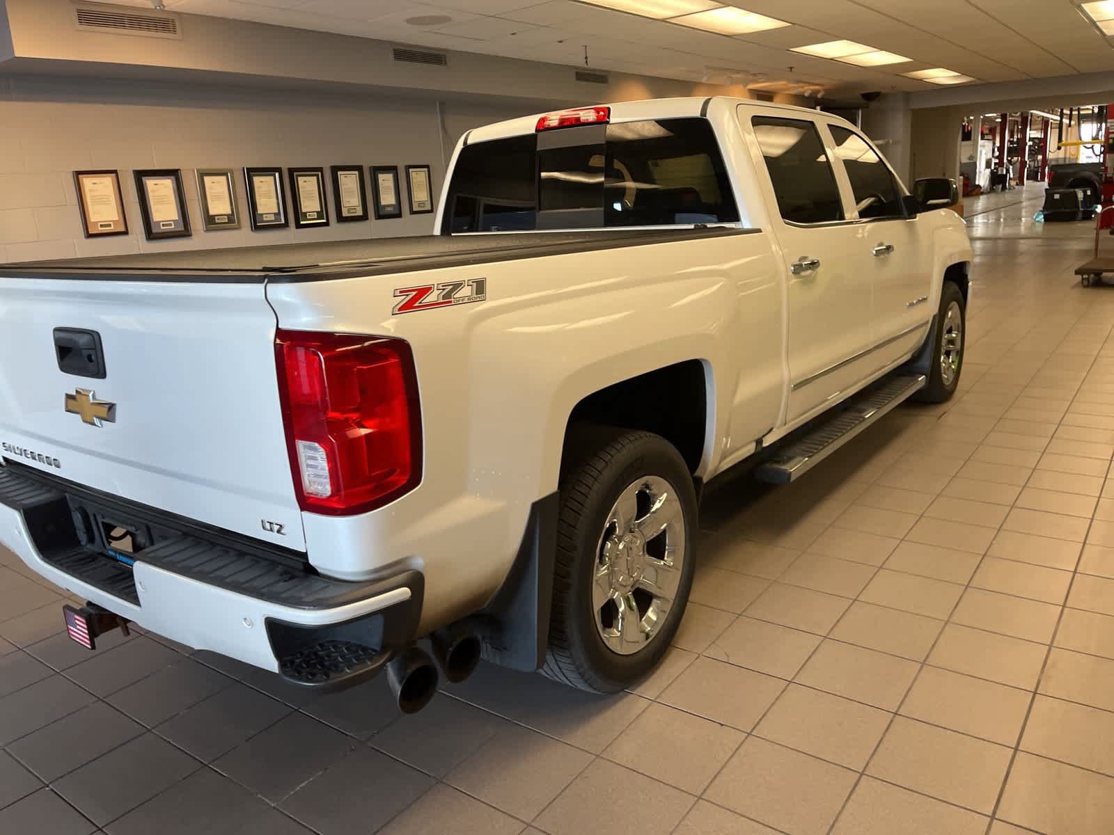 Used 2016 Chevrolet Silverado 1500 LTZ Z71 w/ LTZ Plus Package AWD/4WD image 17