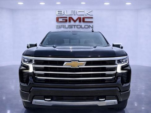 Used 2023 Chevrolet Silverado 1500 High Country w/ Technology Package image 2