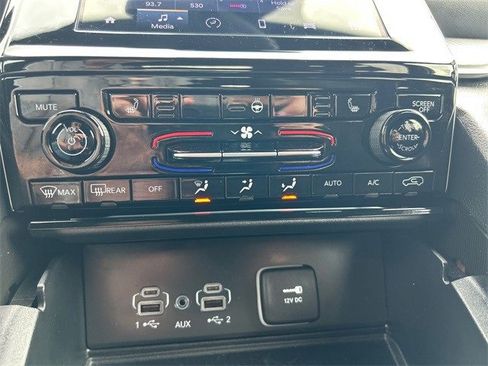 Used 2024 Jeep Grand Cherokee Altitude image 27