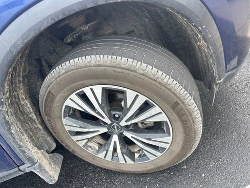Used 2022 Nissan Rogue SV AWD/4WD image 16