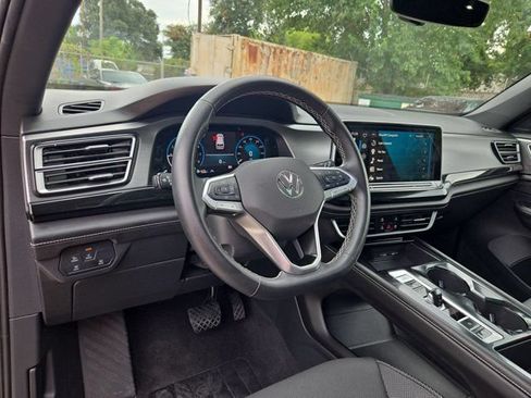 Used 2025 Volkswagen Atlas Cross Sport SE FWD image 15