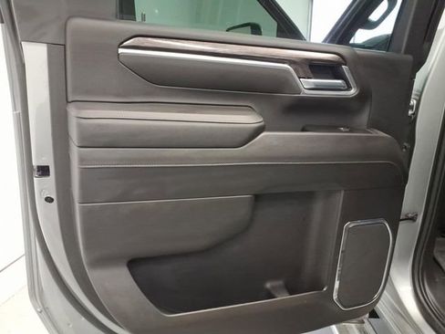 Used 2025 Chevrolet Silverado 2500 LTZ w/ LTZ Premium Package AWD/4WD image 18