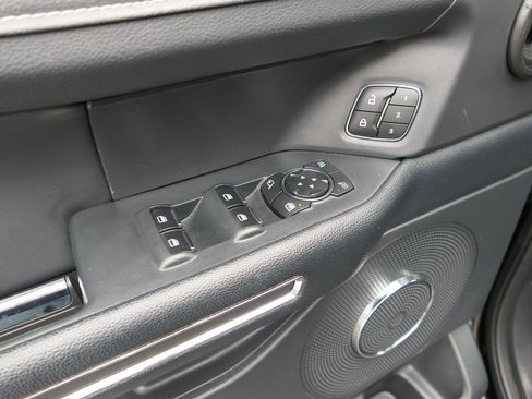 Used 2024 Ford Expedition XLT image 14