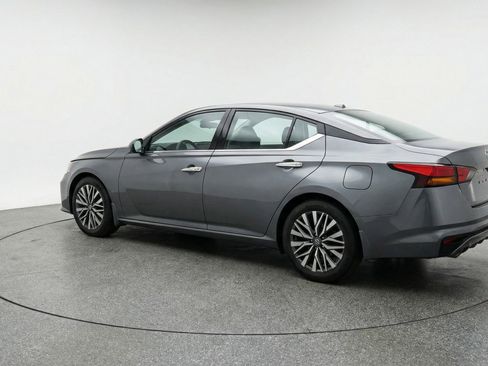 Used 2025 Nissan Altima 2.5 SV image 6