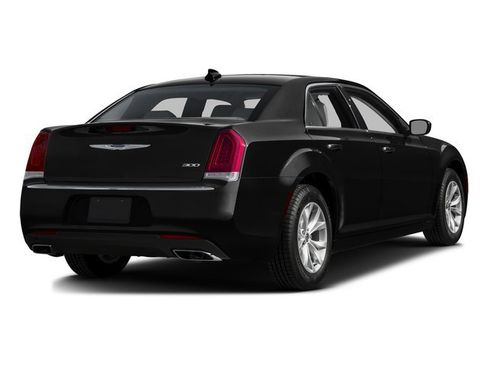 Used 2016 Chrysler 300 Limited image 5