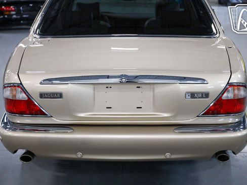 Used 2001 Jaguar XJ8 image 37