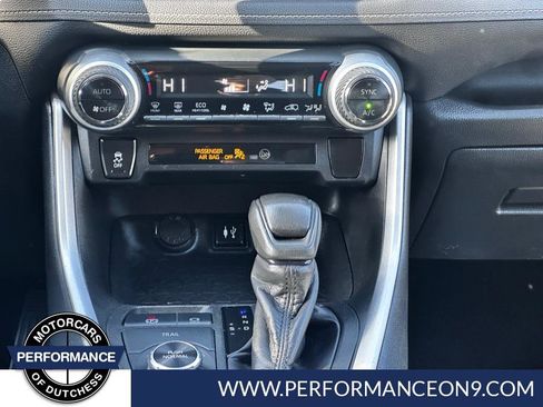 Used 2019 Toyota RAV4 LE w/ Carpet Mat Package image 36