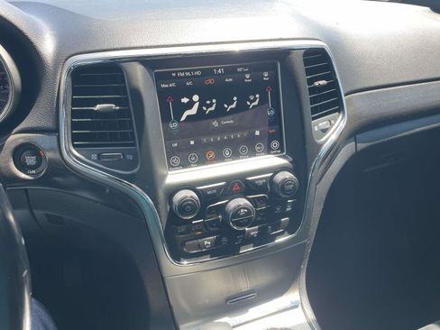 Used 2018 Jeep Grand Cherokee Laredo AWD/4WD image 24