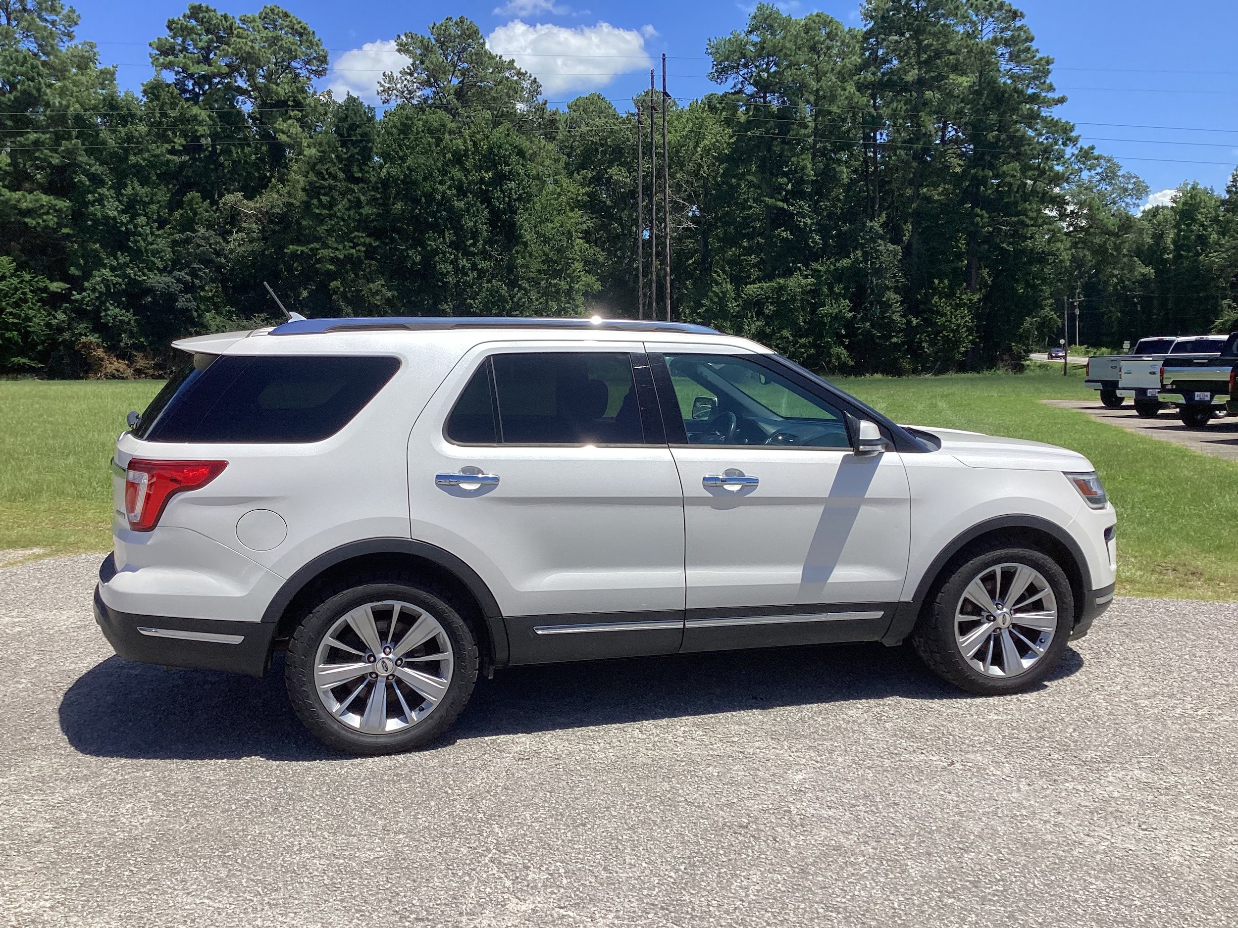 Used 2018 Ford Explorer Limited FWD image 3