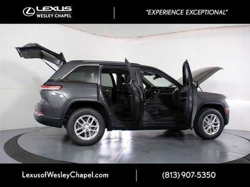 Used 2023 Jeep Grand Cherokee Laredo RWD image 15