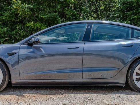 Used 2022 Tesla Model 3 Standard Range RWD image 2