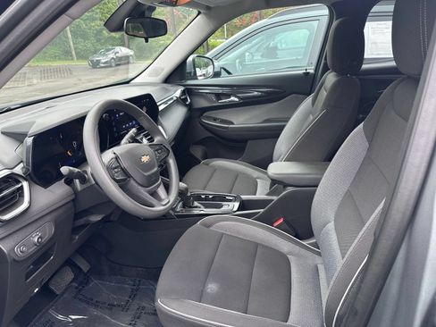 Used 2025 Chevrolet TrailBlazer LT FWD image 22