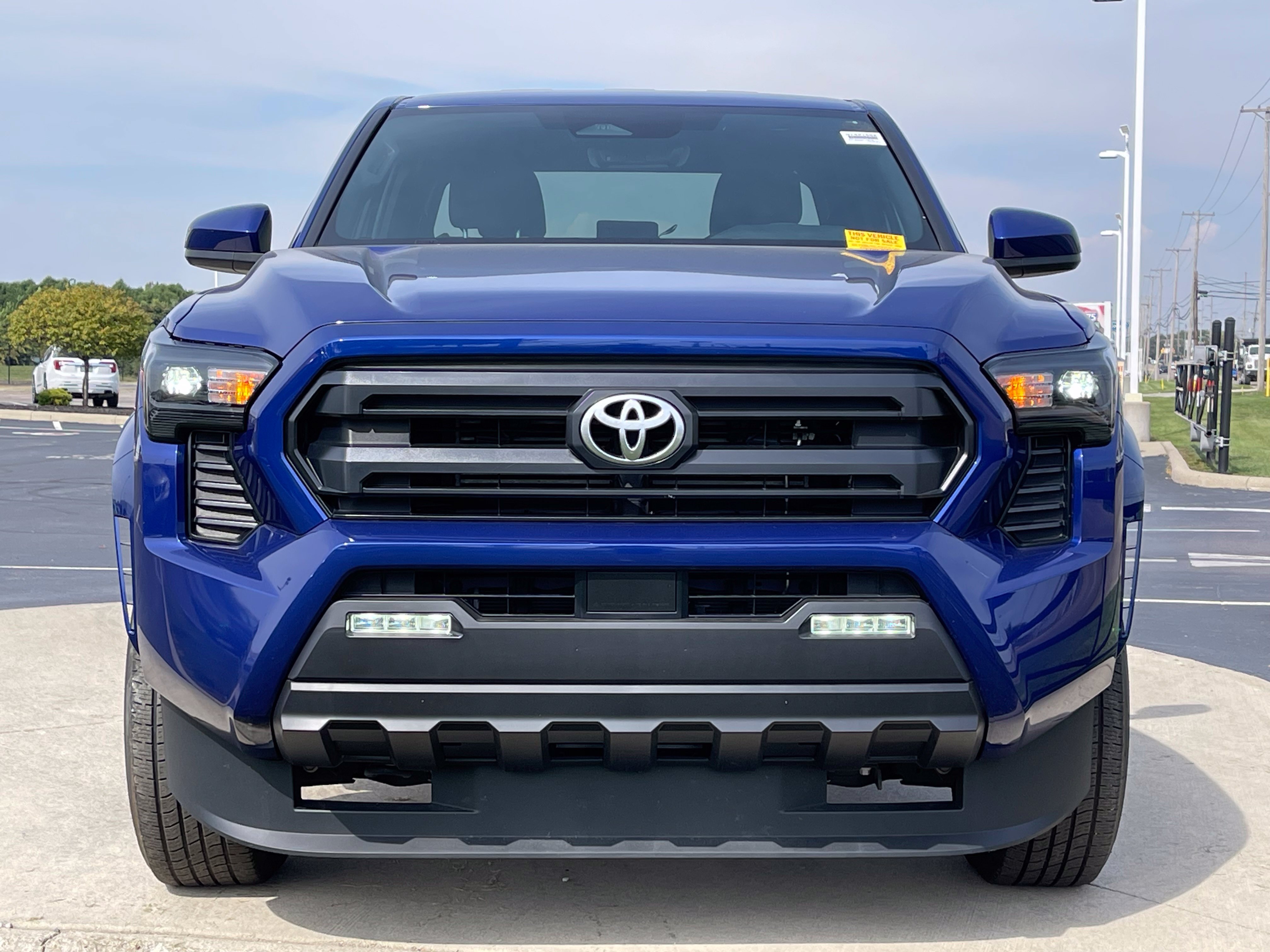 Used 2025 Toyota Tacoma SR5 AWD/4WD image 2