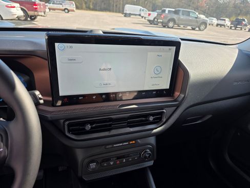 Used 2025 Ford Bronco Sport Outer Banks image 9