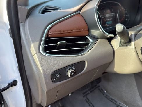 Used 2017 Chevrolet Malibu LT w/ Leather Package image 31