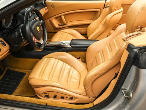 Used 2011 Ferrari California image 6