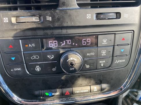 Used 2019 Dodge Grand Caravan GT image 27