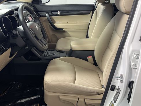 Used 2012 Kia Sorento LX w/ Convenience Pkg AWD/4WD image 13