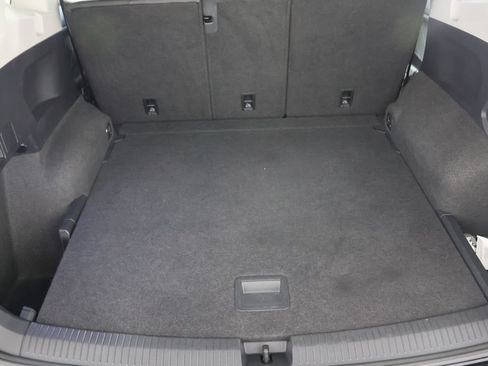 Used 2024 Volkswagen Tiguan SE AWD/4WD image 21
