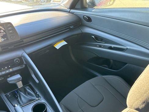 Certified 2025 Hyundai Elantra Sport image 22